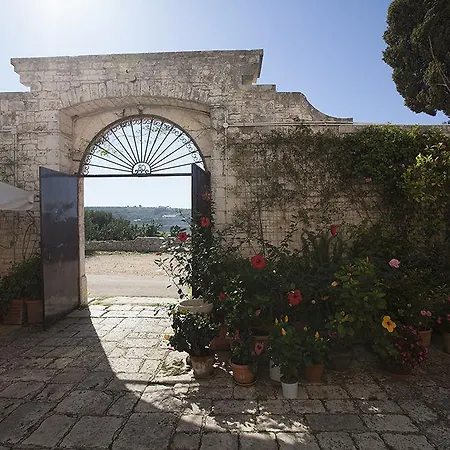 Masseria Montepaolo Dimora Di Charme מלון קונברסאנו