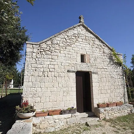 Masseria Montepaolo Dimora Di Charme מלון