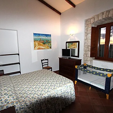 Masseria Montepaolo Dimora Di Charme מלון קונברסאנו