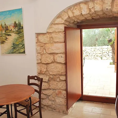 Masseria Montepaolo Dimora Di Charme מלון