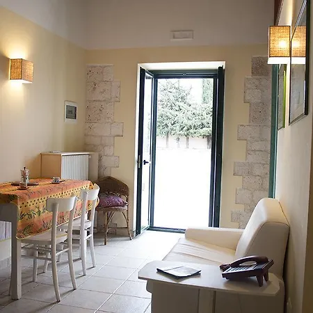 Masseria Montepaolo Dimora Di Charme מלון 4*